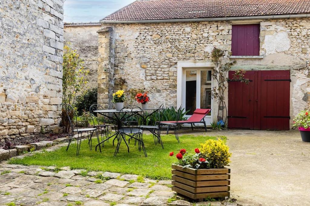 Gite Astara Ury Exteriér fotografie